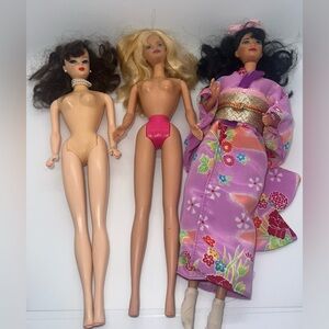 Lot of 3 vintage Barbies